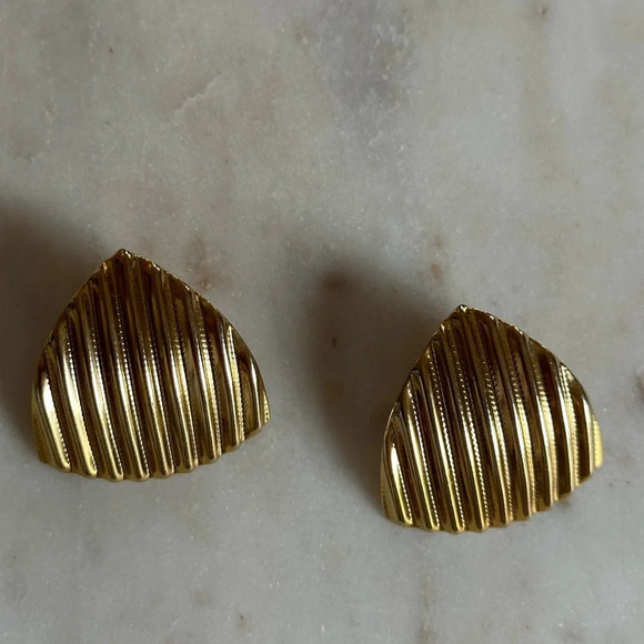 Vintage Gold Tone Large Statement Earrings Triangle Scalloped Teaxture - Picture 4 of 8